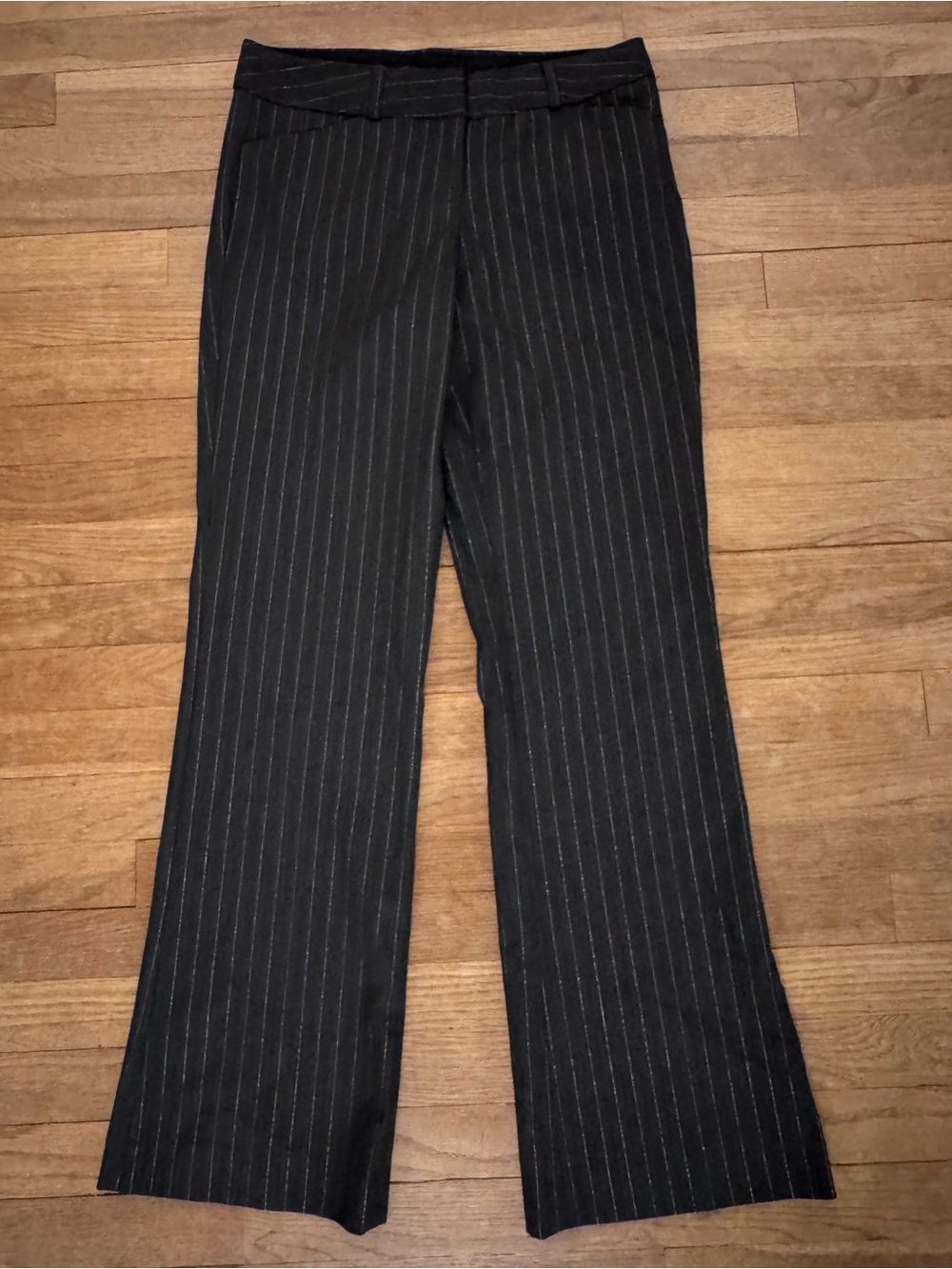 Express Women's Charcoal Pinstripe Editor Dress Pants - Size 4
b89